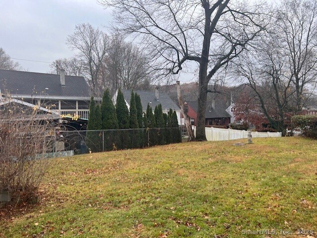 936 Chopsey Hill Road Bridgeport, CT 06606 - Photo 6 of 9