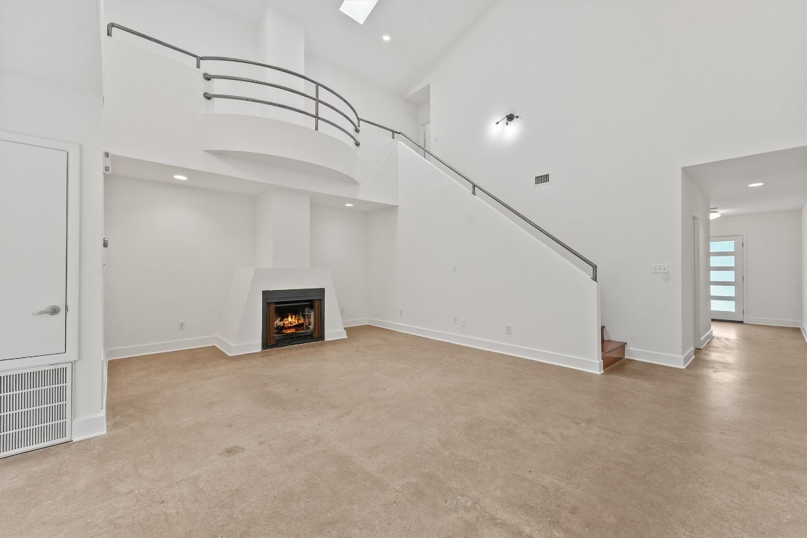 2321 Commonwealth Street Houston, TX 77006 - Photo 3 of 16 Even includes an actual wood burning fireplace.