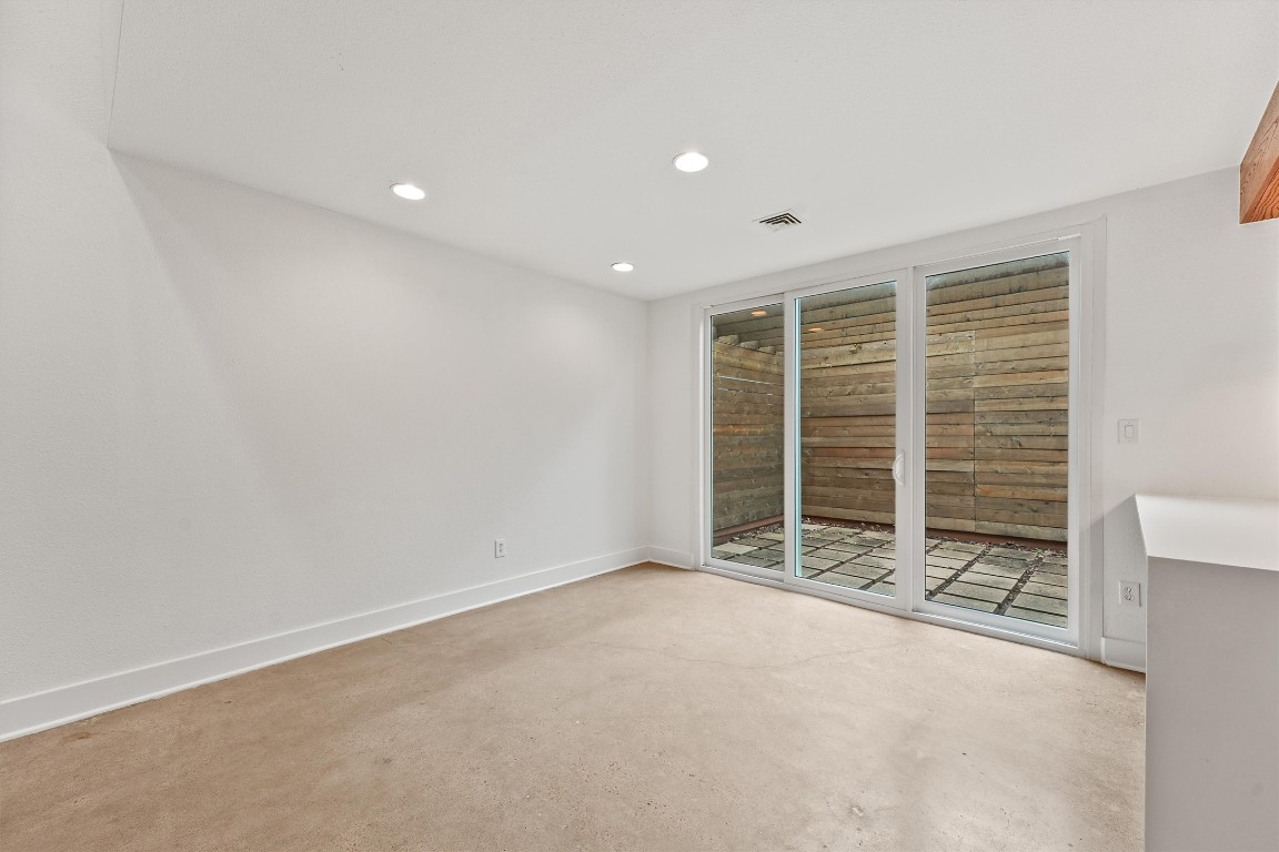 2321 Commonwealth Street Houston, TX 77006 - Photo 7 of 16 Dining room looks out into your backyard space.