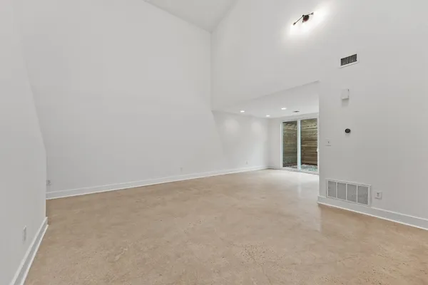 $2,850 | 2321 Commonwealth Street, Houston, TX 77006
