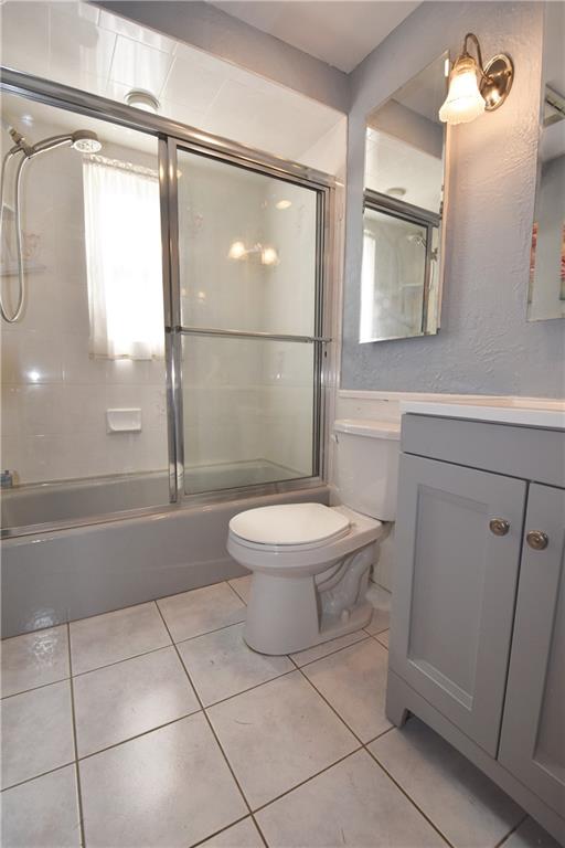 2014 Borland Road Pittsburgh, PA 15243 - Photo 19 of 25 a bathroom with a toilet a sink and shower