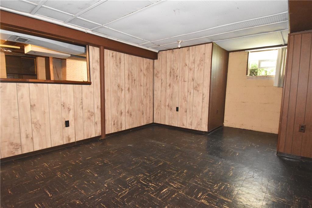 2014 Borland Road Pittsburgh, PA 15243 - Photo 20 of 25 a view of an empty room with a window