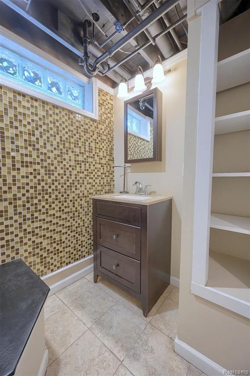 1712 Rochester Road Leonard, MI 48367 - Photo 22 of 29