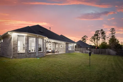 a view of house with a yard