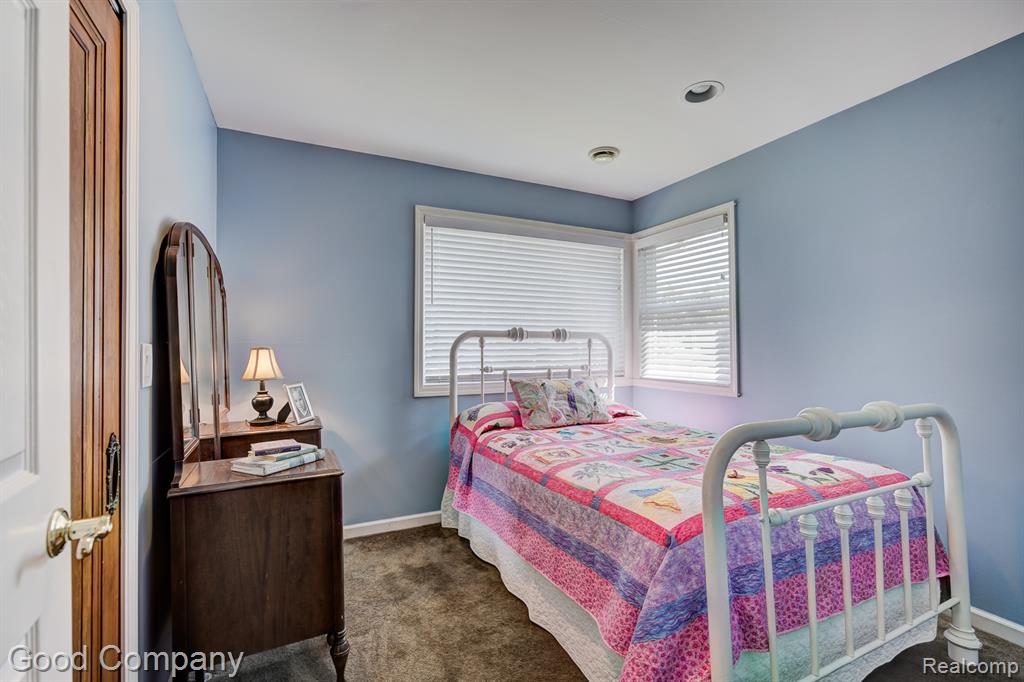 15925 West 14 Mile Road Franklin, MI 48025 - Photo 16 of 29
