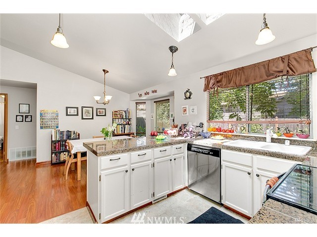 2823 166th Place Southeast Bothell, WA 98012 - Photo 5 of 15