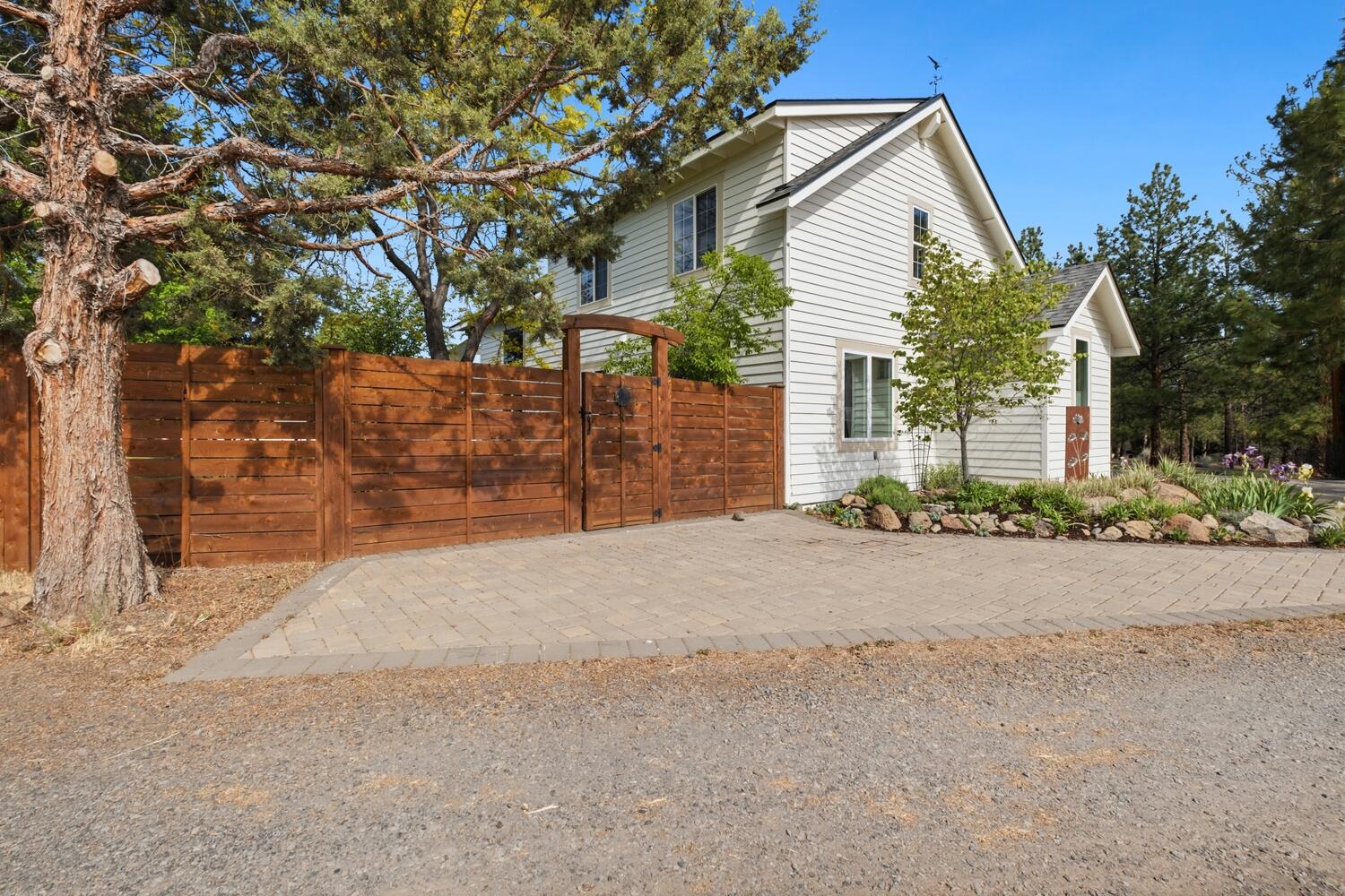 20123 Elder Lane Bend, OR 97703 - Photo 29 of 51 20260526-20123-elder-lane-002