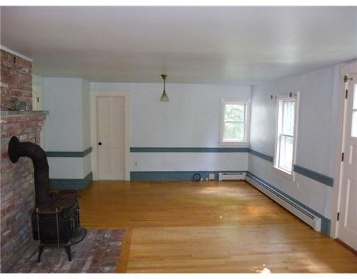 3162 Friendship Road Waldoboro, ME 04572 - Photo 23 of 25 Living Room.