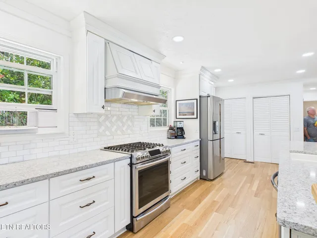 $769,000 | 341 Clearwater Drive, Spring City, TN 37381