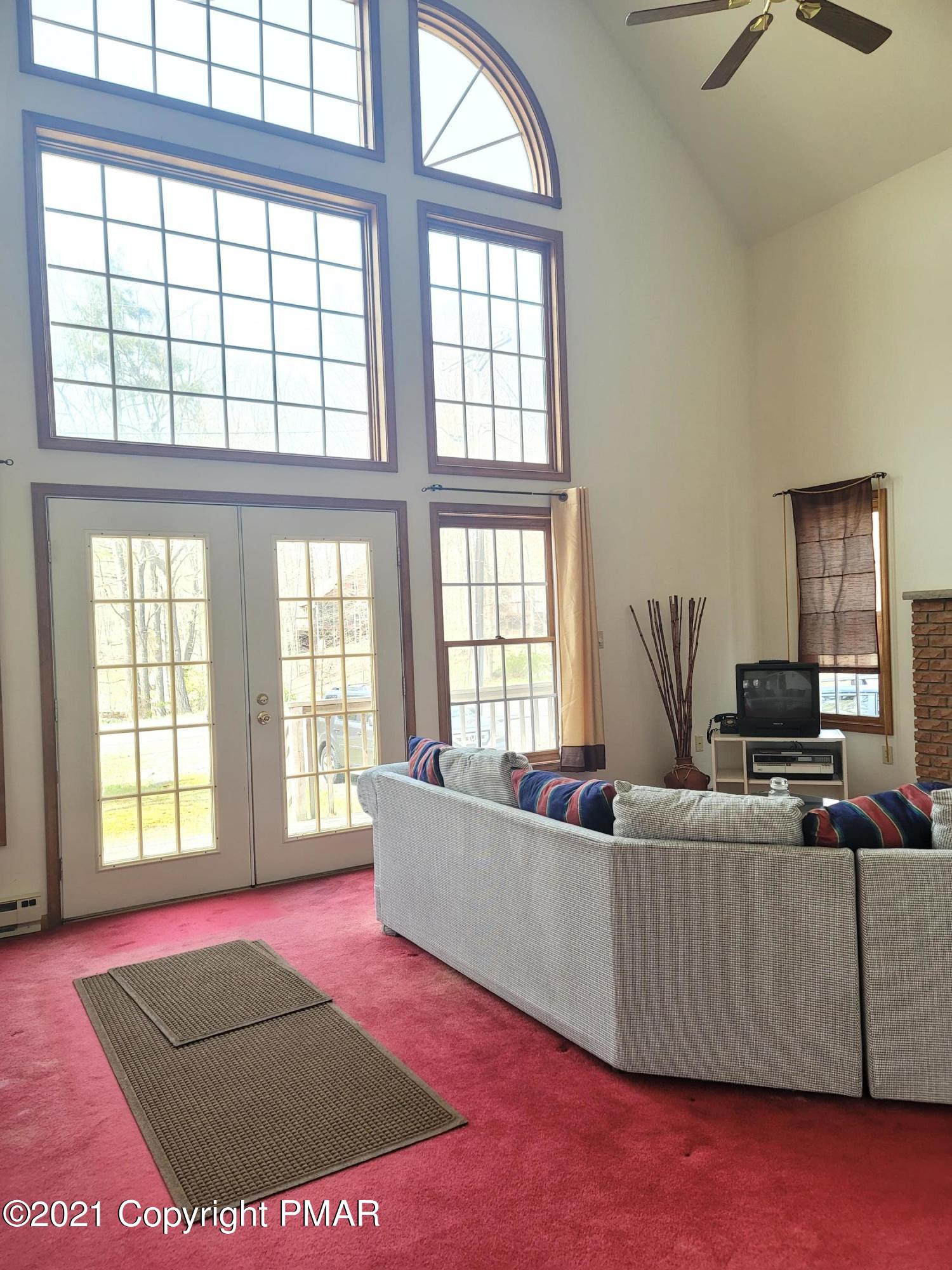 6245 Decker Road Bushkill, PA 18324 - Photo 3 of 45 Living Room