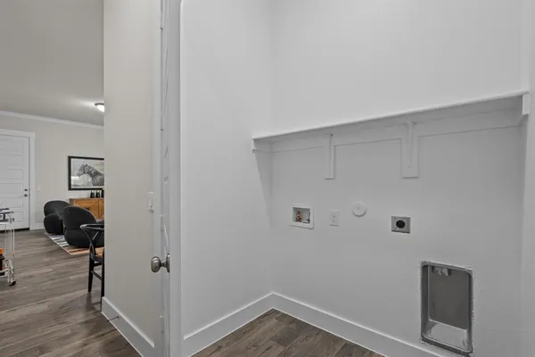 a view of a livingroom with closet