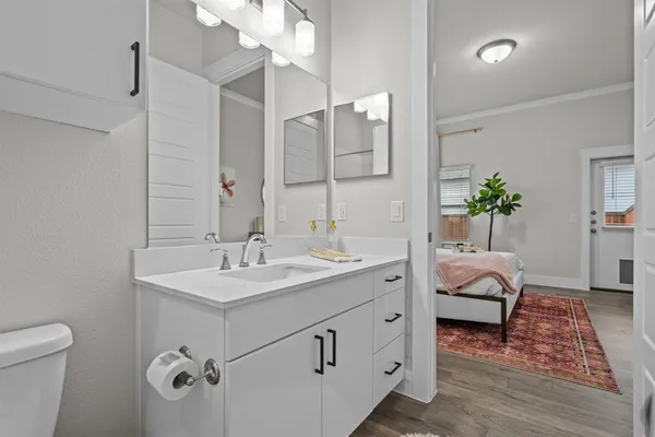 a en suite bathroom with a double vanity sink and a mirror