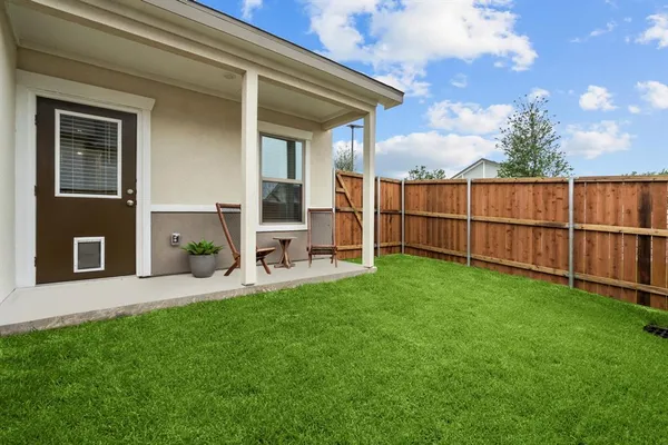 a view of a house with backyard and porch