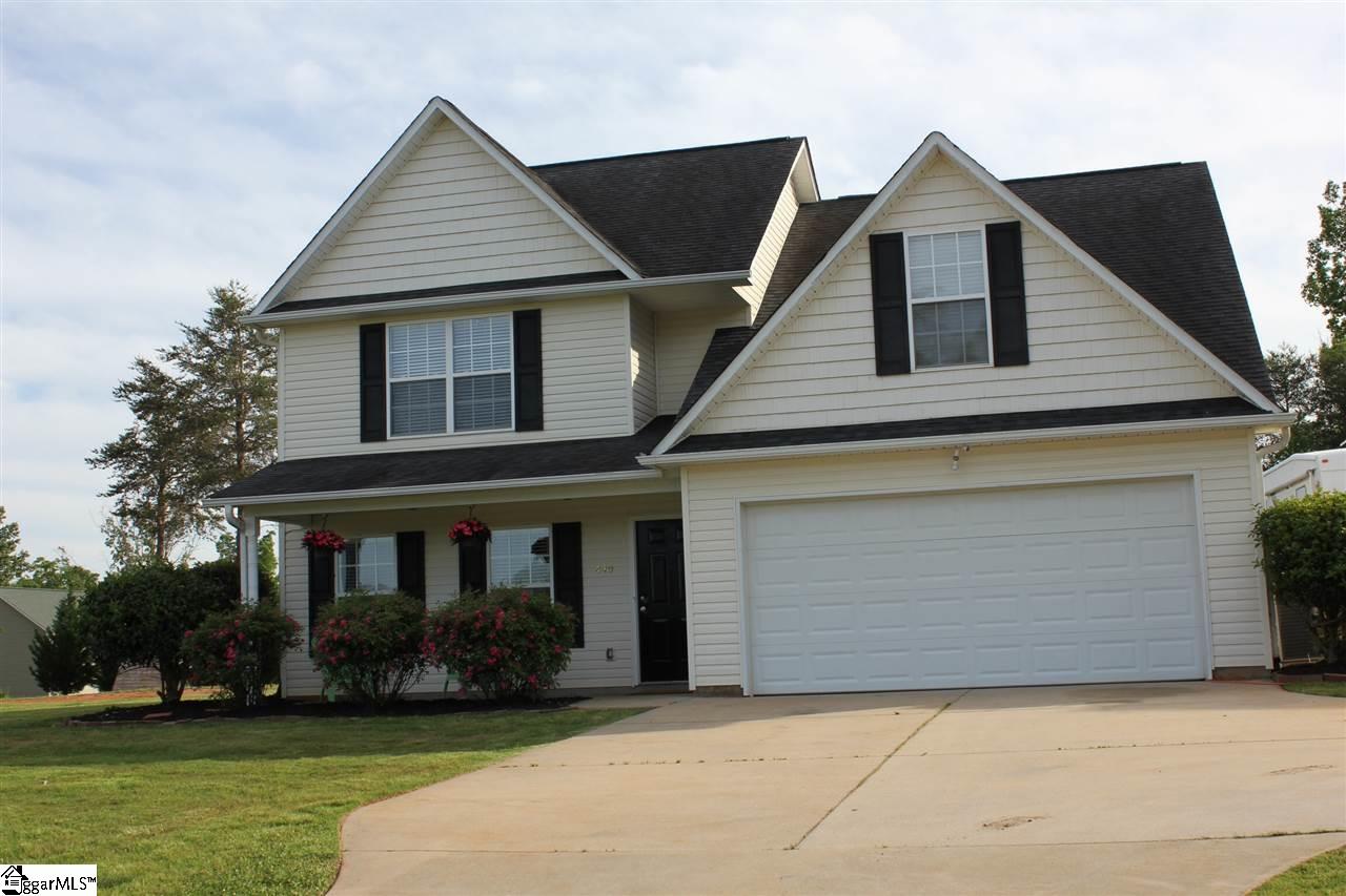 440 Gibbs Road Wellford, SC 29385 - Photo 3 of 26 Gallery Image 3