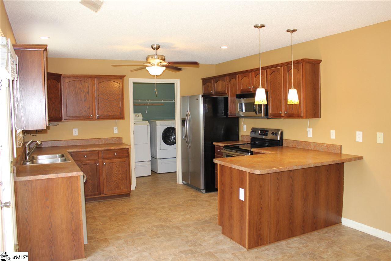 440 Gibbs Road Wellford, SC 29385 - Photo 4 of 26 Gallery Image 4