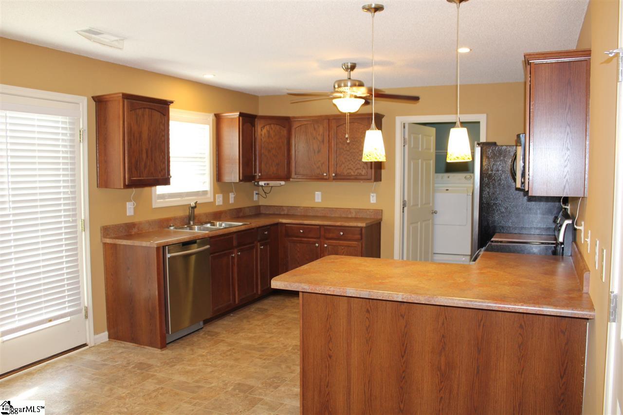 440 Gibbs Road Wellford, SC 29385 - Photo 5 of 26 Gallery Image 5