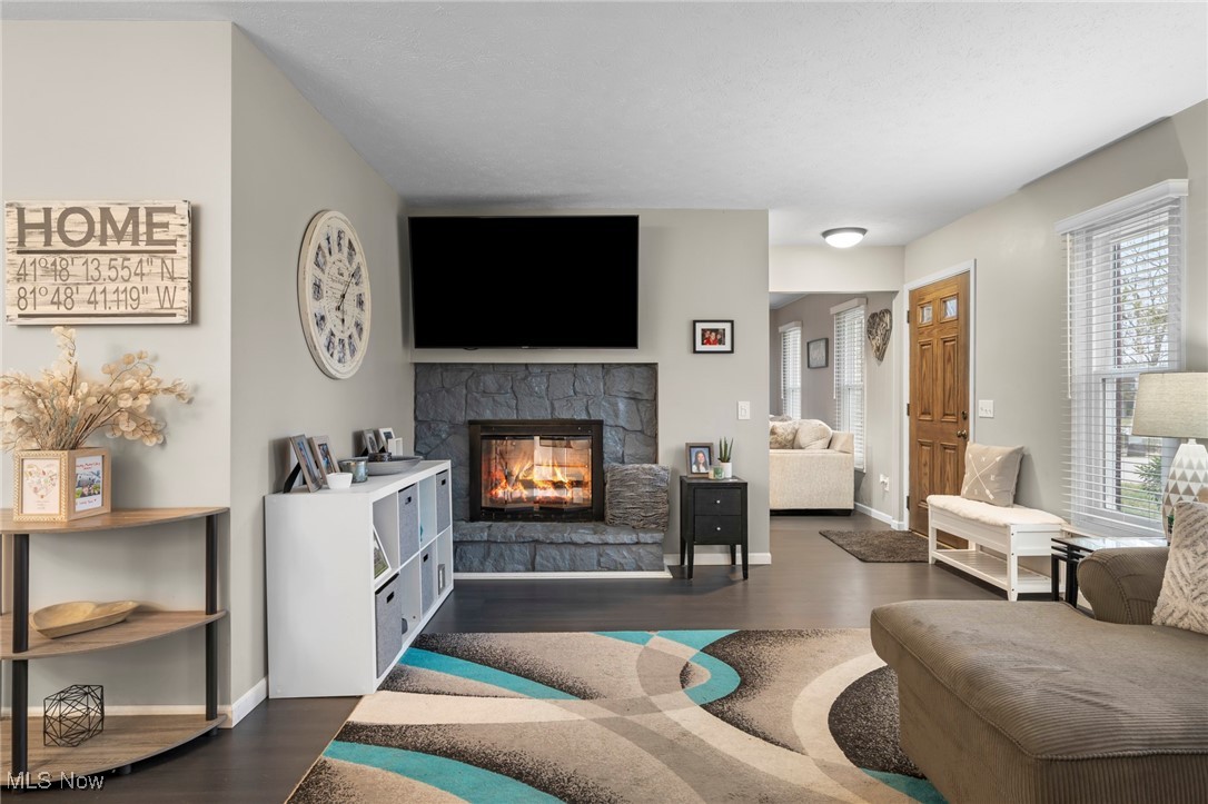 15472 Howe Road Strongsville, OH 44136 - Photo 5 of 32 Living Room