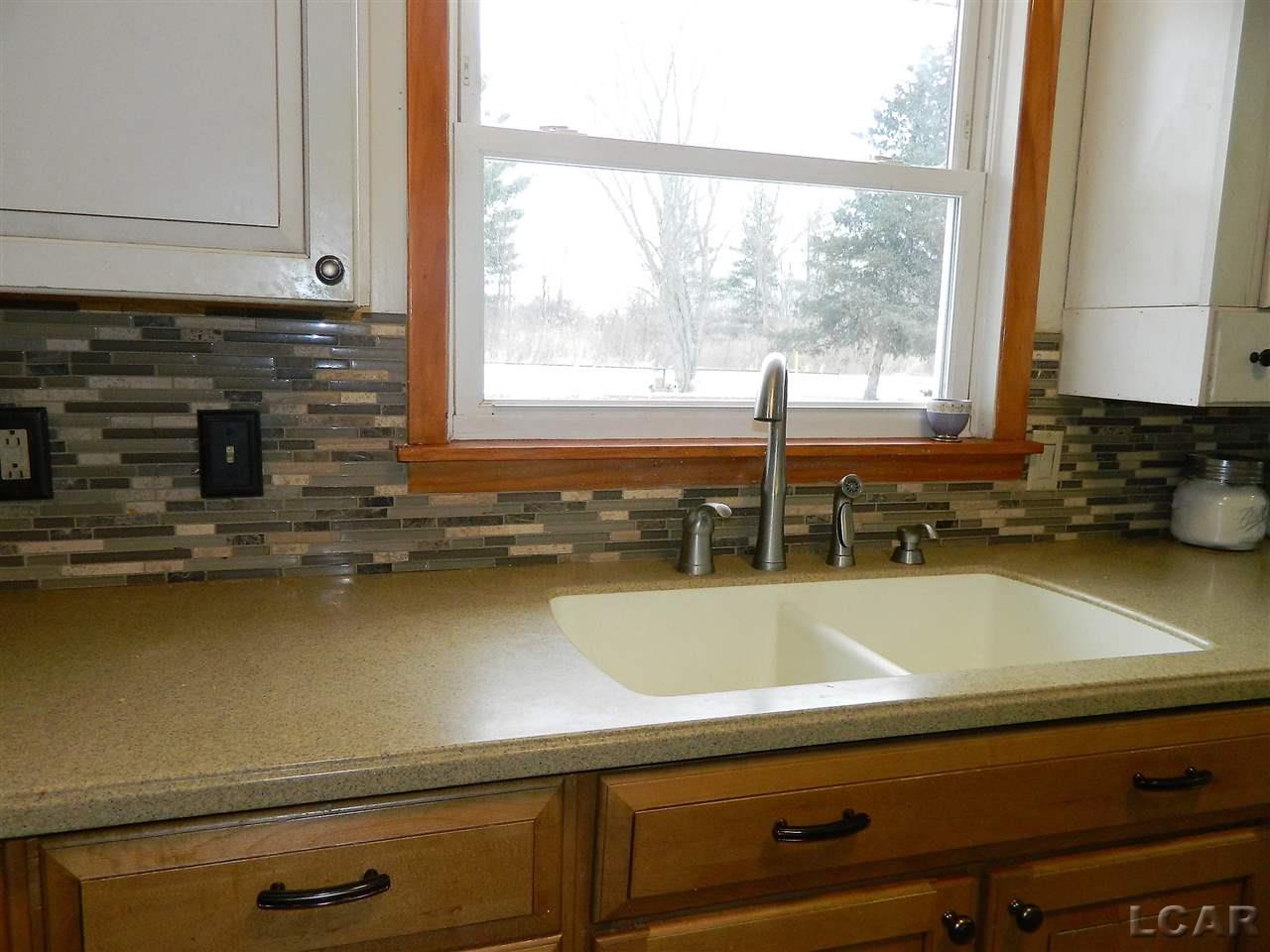 3744 Deerfield Road Adrian, MI 49221 - Photo 11 of 24 31371771-10.JPG
