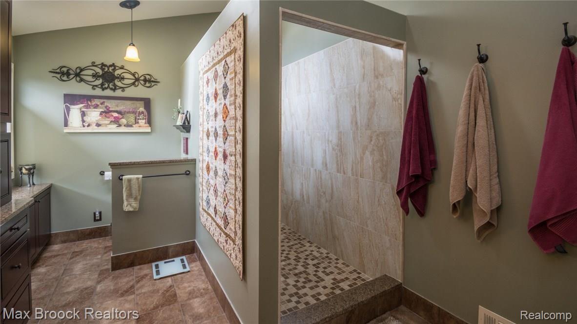 646 East Long Lake Road Troy, MI 48085 - Photo 35 of 55 43_4.jpg