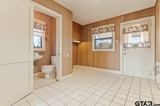 a bathroom with a toilet