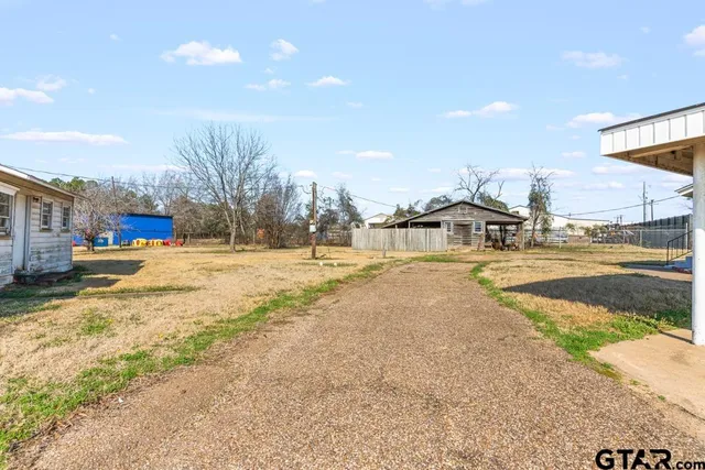 a view of residential houses with yard
