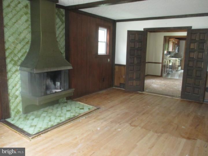 423 Glenloch Road Ridley Park, PA 19078 - Photo 4 of 12 Living Room