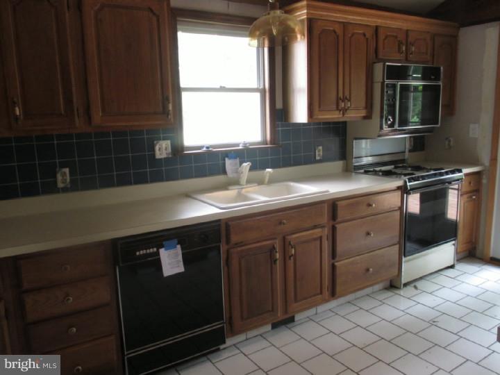 423 Glenloch Road Ridley Park, PA 19078 - Photo 6 of 12 Kitchen