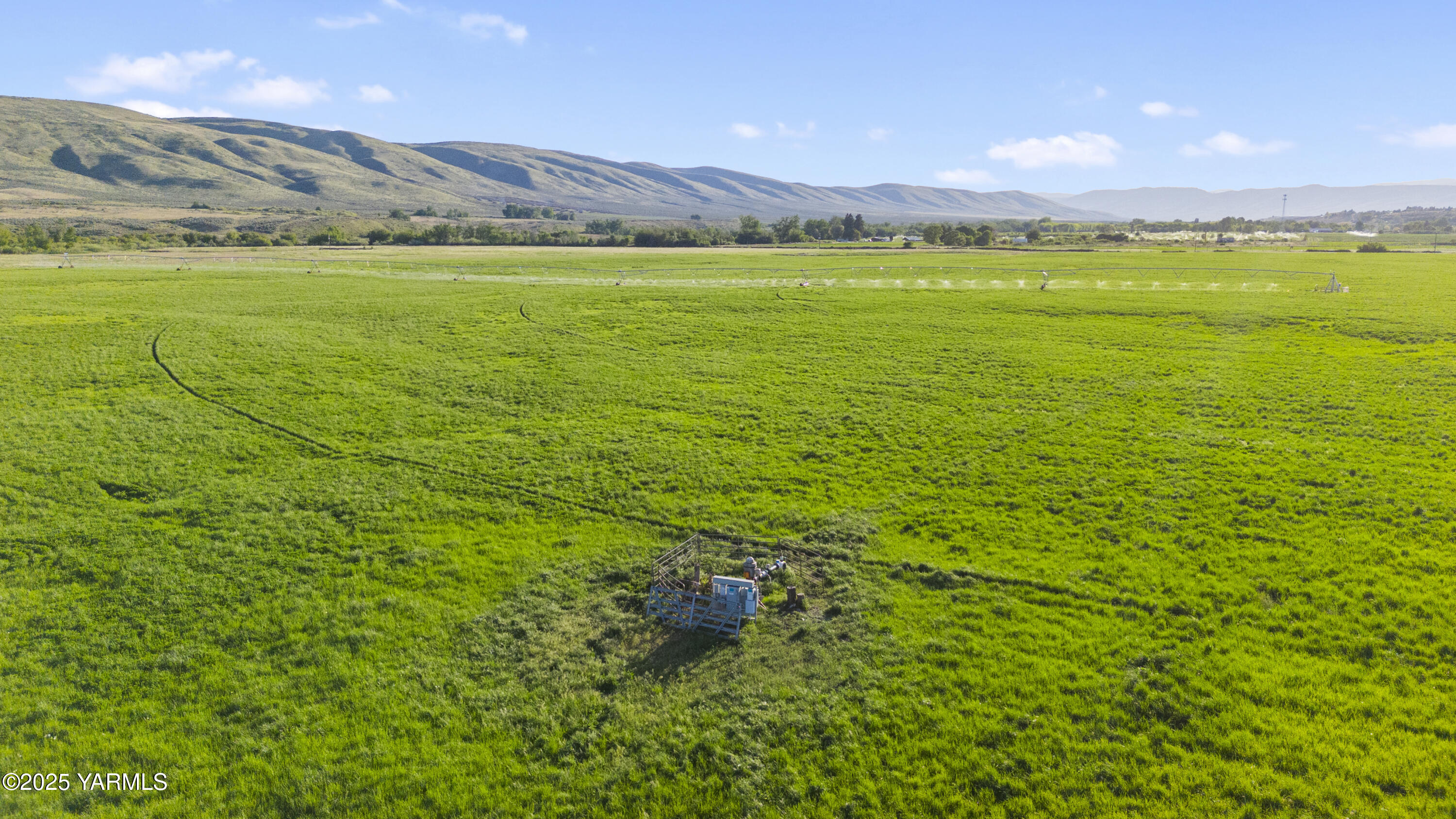 14530 Rutherford Road Yakima, WA 98903 - Photo 25 of 33 a view of an ocean and a mountain
