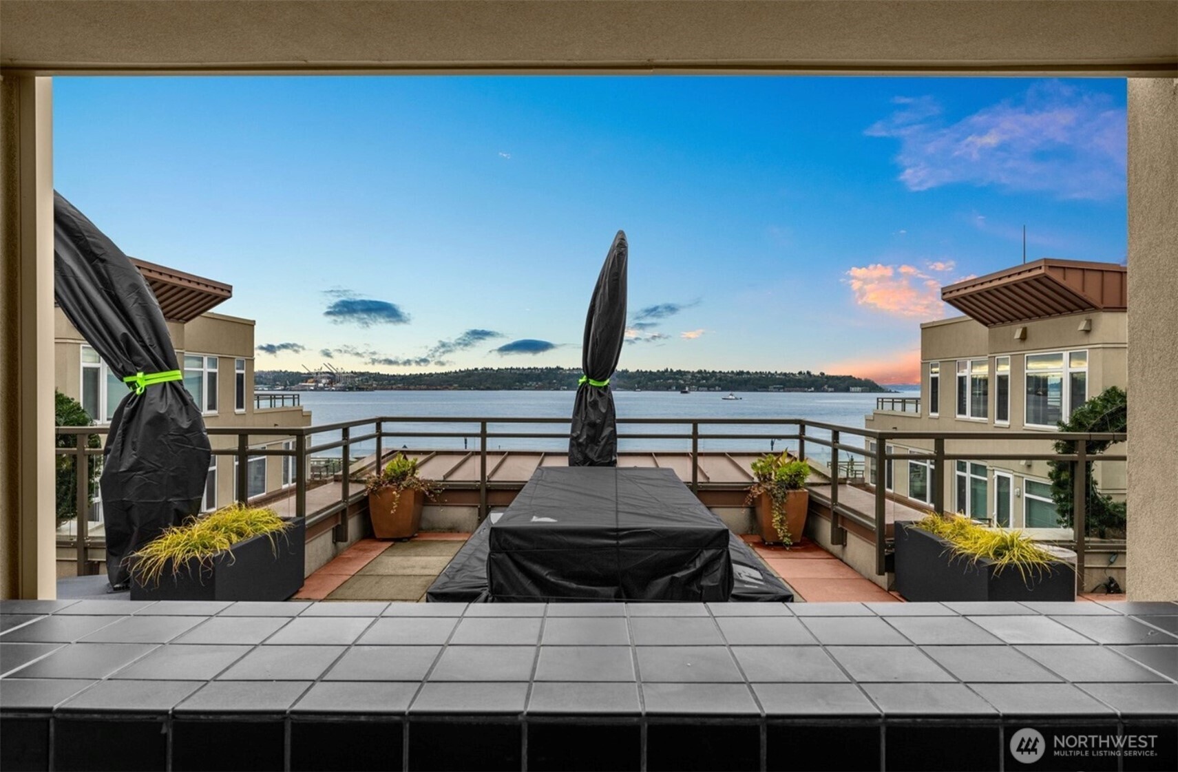 2000 Alaskan Way, Unit 453 Seattle, WA 98121 - Photo 32 of 33