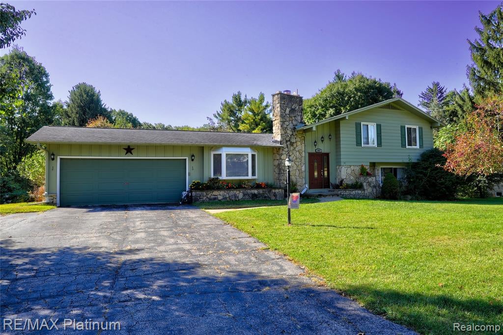 1817 South Walmont Road Jackson, MI 49203 - Photo 2 of 29 Gallery Image 2