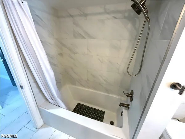 $3,800 | 20620 Pine Tree Lane, Estero, FL 33928