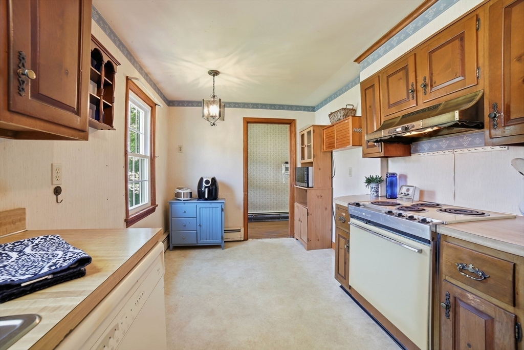 113 Stoneleigh Road Holden, MA 01520 - Photo 11 of 25 Gallery Image 11