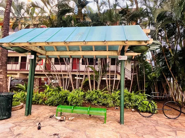 $2,500 | 2440 Kūhiō Avenue, Unit 810, Honolulu, HI 96815