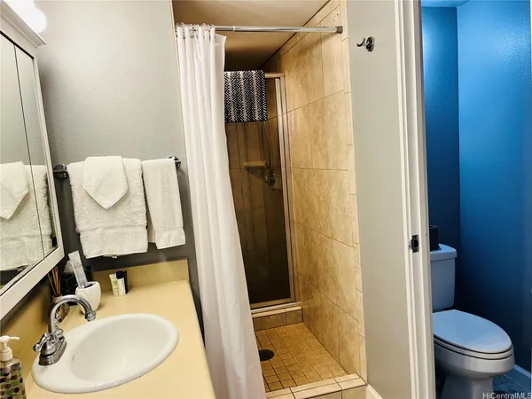 $2,500 | 2440 Kūhiō Avenue, Unit 810, Honolulu, HI 96815