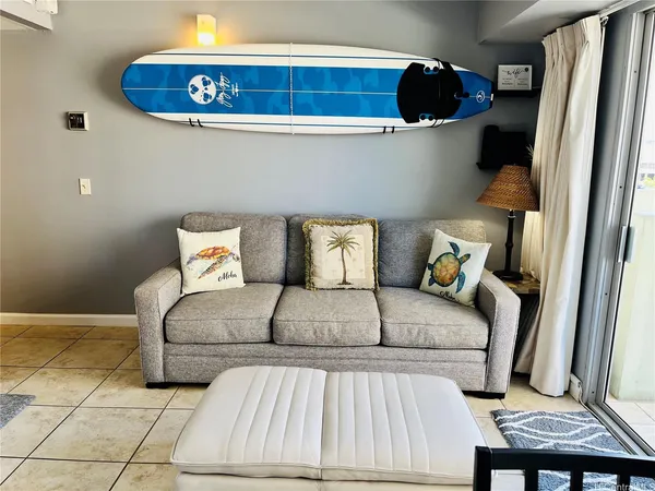 $2,500 | 2440 Kūhiō Avenue, Unit 810, Honolulu, HI 96815
