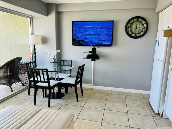 $2,500 | 2440 Kūhiō Avenue, Unit 810, Honolulu, HI 96815