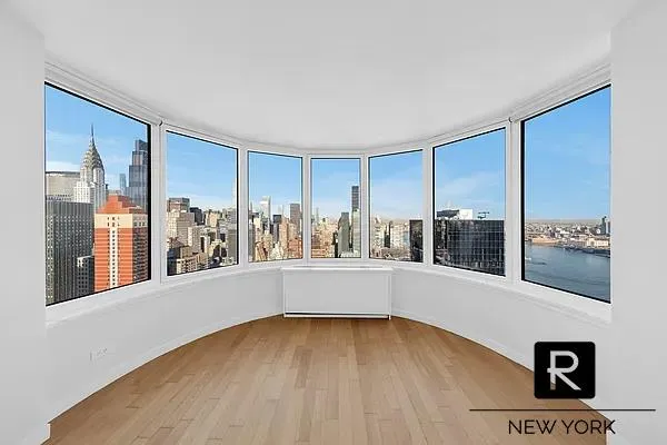 $898,000 | 330 East 38th Street, Unit 54H | Murray Hill