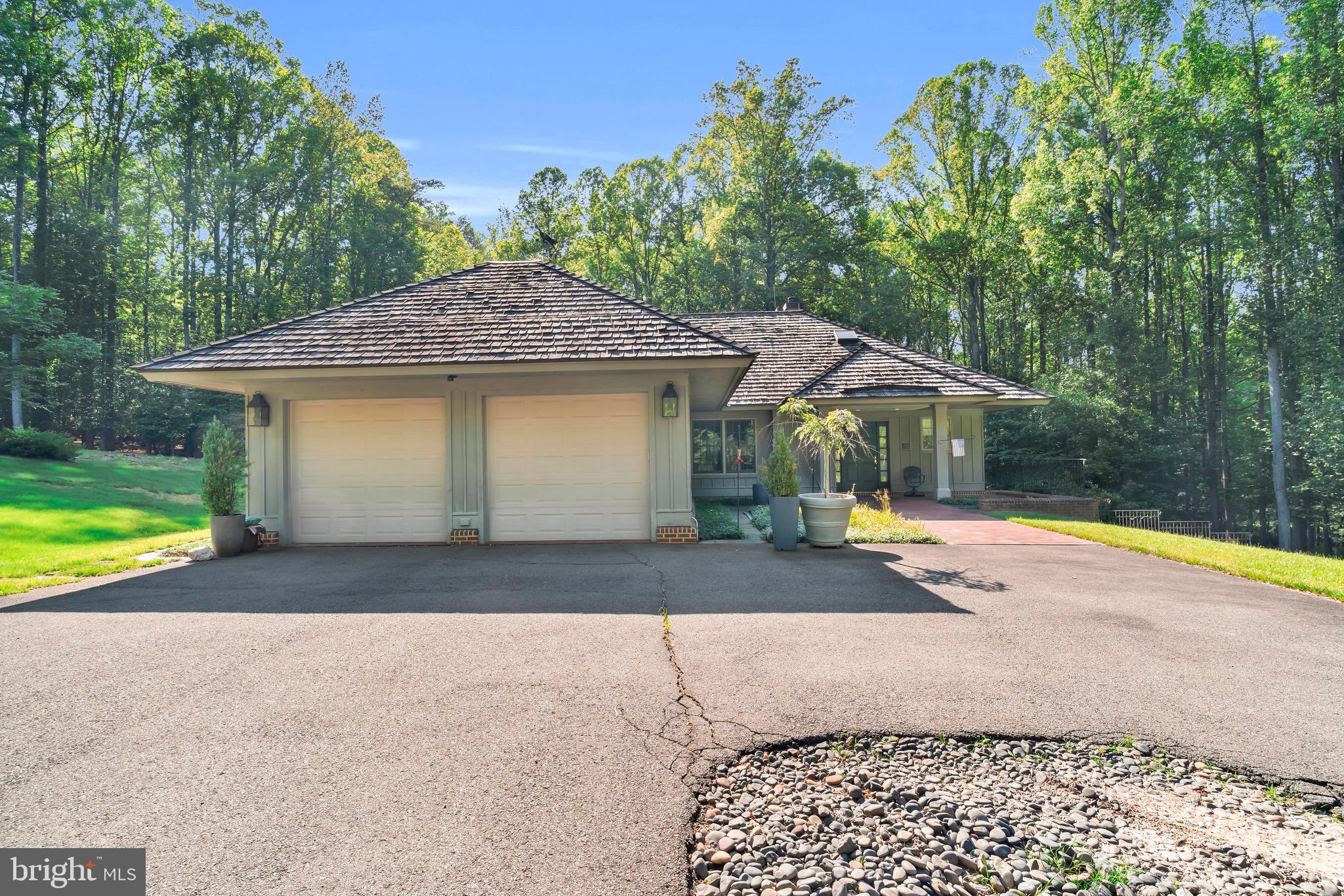 11036 Popes Head Road Fairfax, VA 22030 - Photo 7 of 49