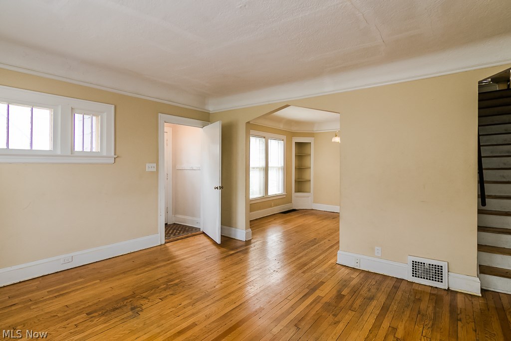 4001 Delmore Road Cleveland Heights, OH 44121 - Photo 6 of 35