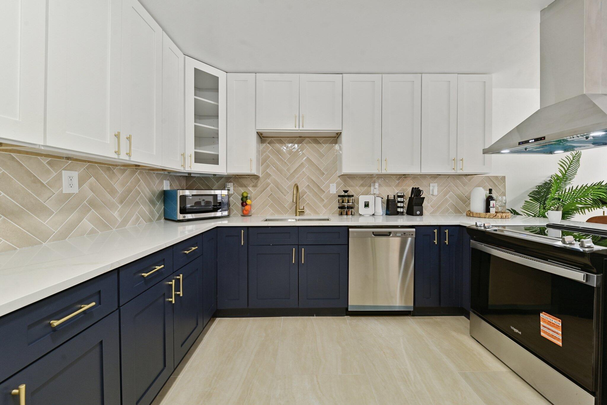 984 Stevenson Street Gary, IN 46406 - Photo 5 of 19 2048x1365