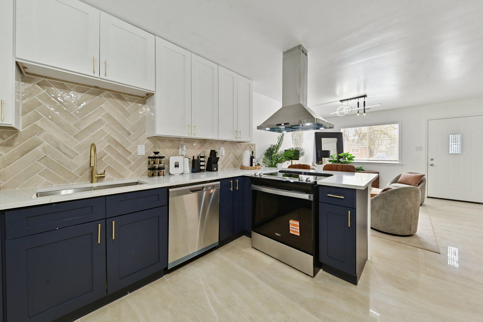 984 Stevenson Street Gary, IN 46406 - Photo 6 of 19 2048x1365