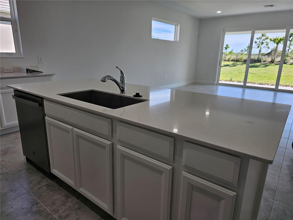 8181 Sternway Road Sarasota, FL 34240 - Photo 9 of 32 Gallery Image 9