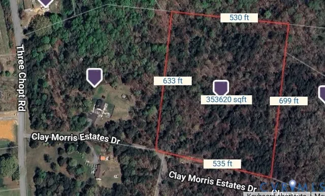 a sign that is on the wall of a building