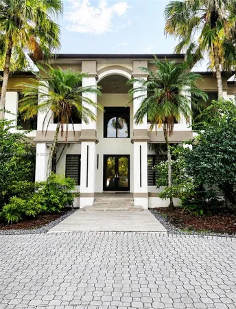 $9,900,000 | 10395 Southwest 67th Avenue, Pinecrest, FL 33156