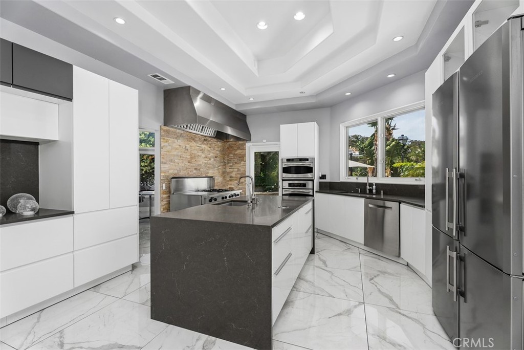 22 Cresta Del Sol San Clemente, CA 92673 - Photo 16 of 70 Large drawers make storeage easy and convienient, all cabinet and draws are soft-close.