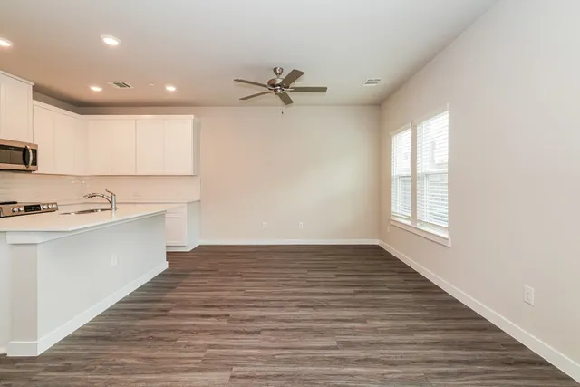 $1,880 | 18330 West Centro Circle, Conroe, TX 77385