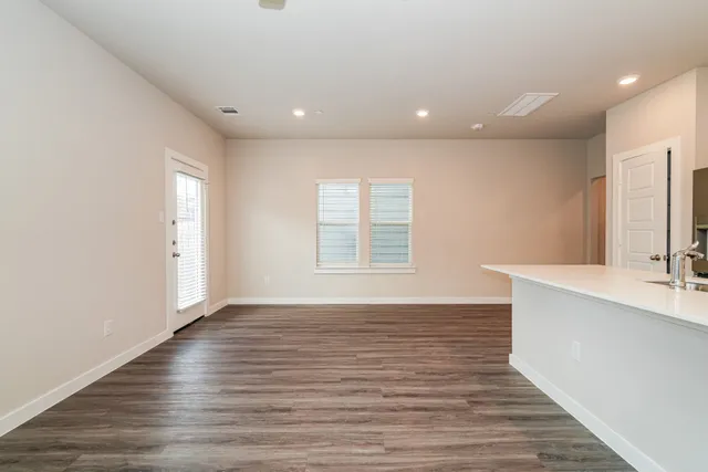 $1,880 | 18330 West Centro Circle, Conroe, TX 77385