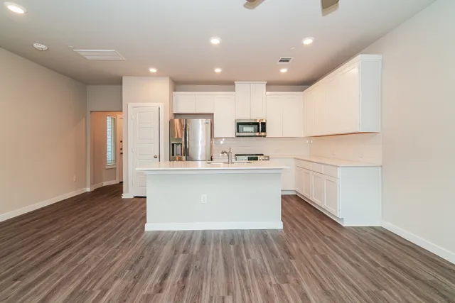 $1,880 | 18330 West Centro Circle, Conroe, TX 77385