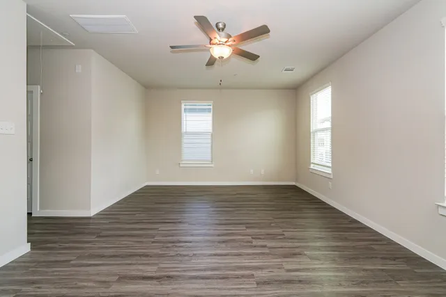 $1,880 | 18330 West Centro Circle, Conroe, TX 77385