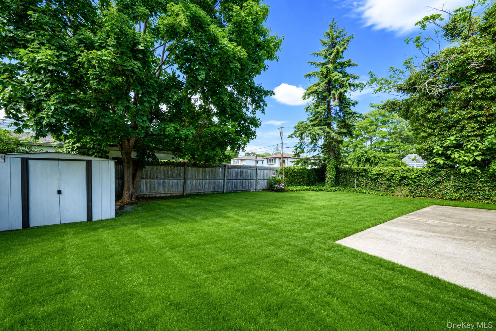 129 Shaber Road Patchogue, NY 11772 - Photo 7 of 23